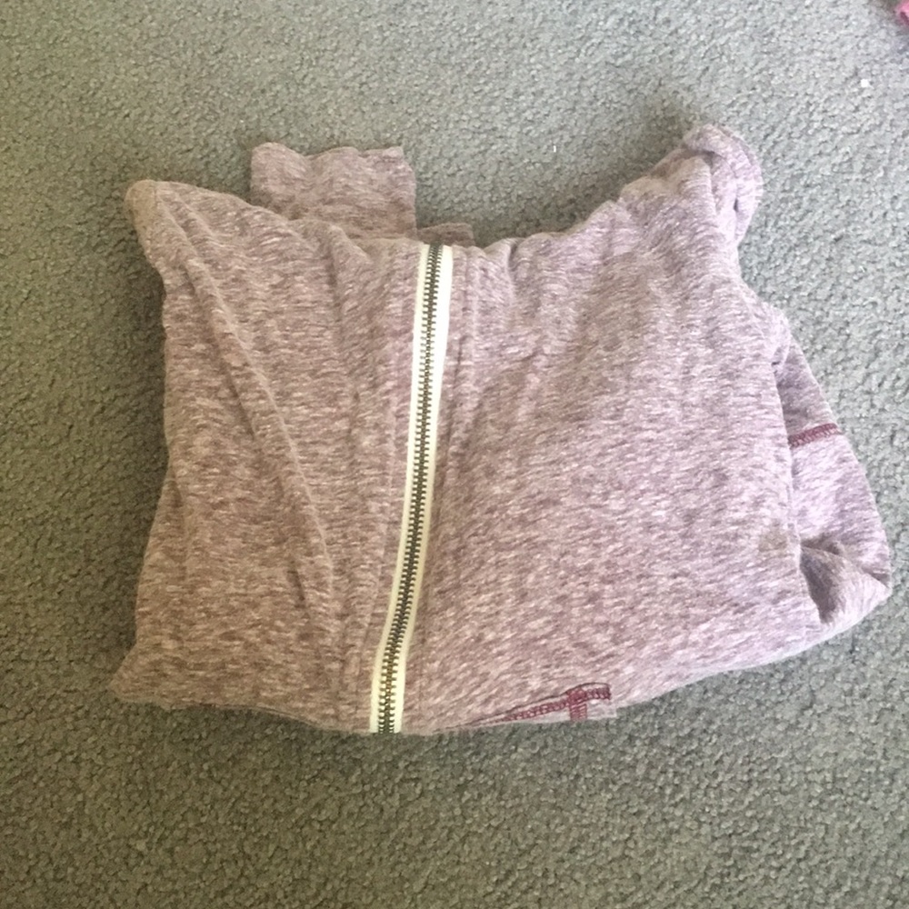 Pull of sweatshirt